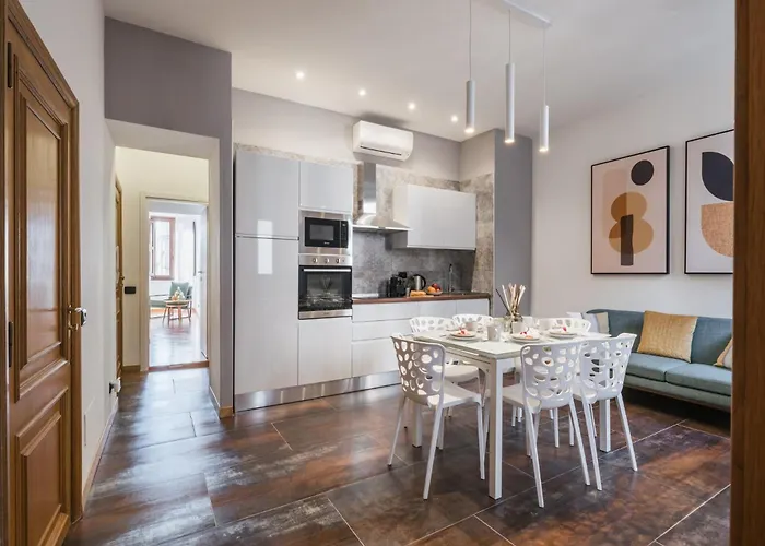 The Best Rent - Four-Room Apartment A Few Steps From The Trevi Fountain