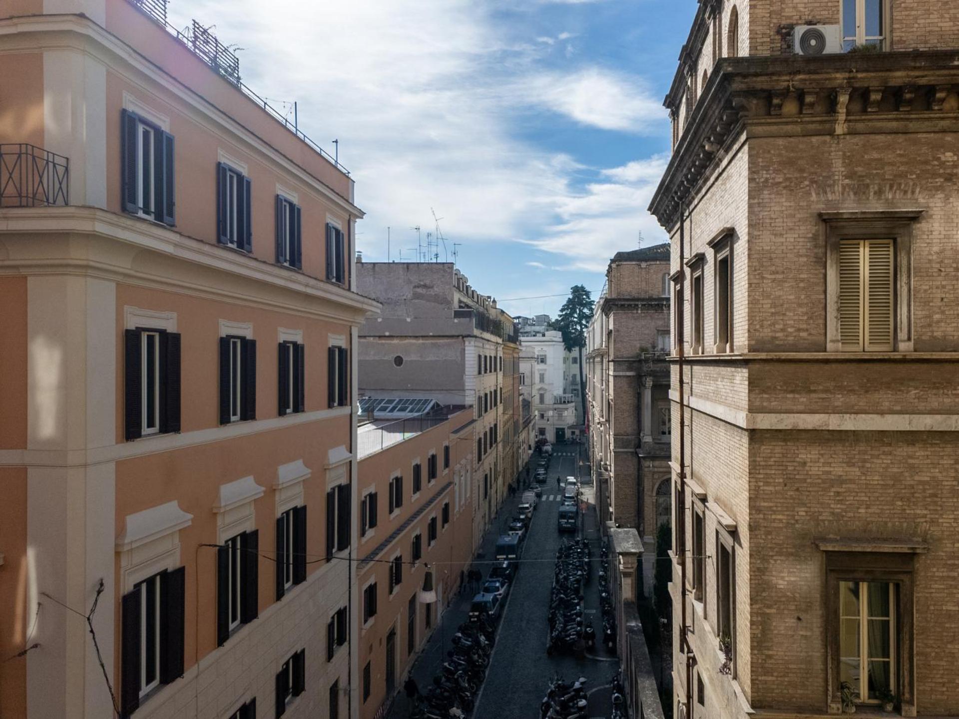The Rent - Four-room A Few Steps From The Trevi Fountain Appartement